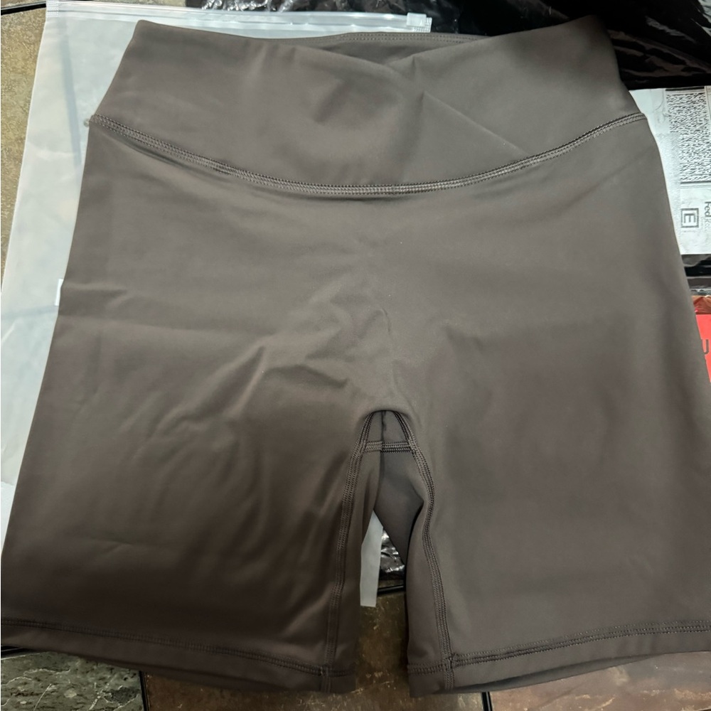 Oner Active Deep Taupe Unified Wrap Shorts 6” LARGE NWT - Picture 4 of 4